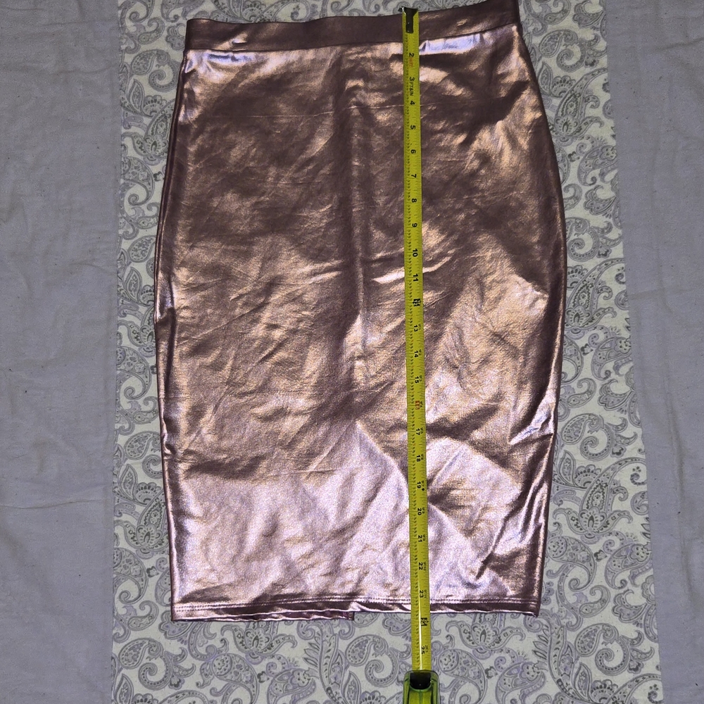 Metallic Pink Pencil Skirt - Picture 4 of 7